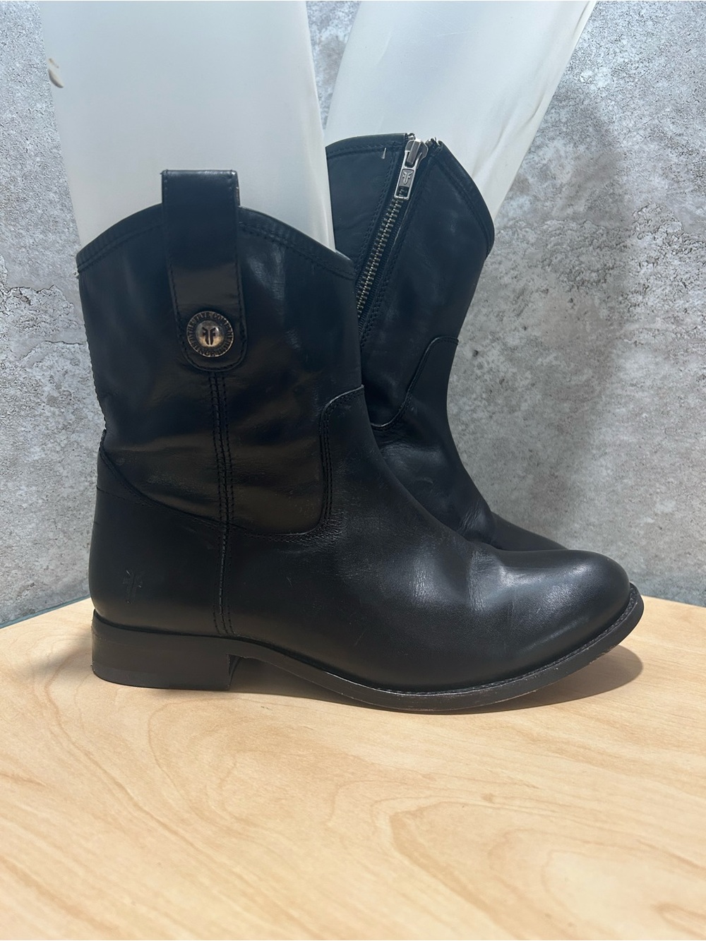 black leather Frye Melissa Button Short 2 Boot women’s size 6.5